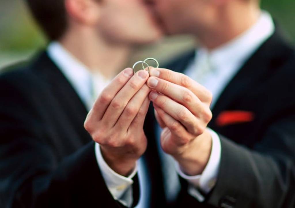 Πράσινο φως για γάμους ομοφύλων – Μαλεβιζιώτης