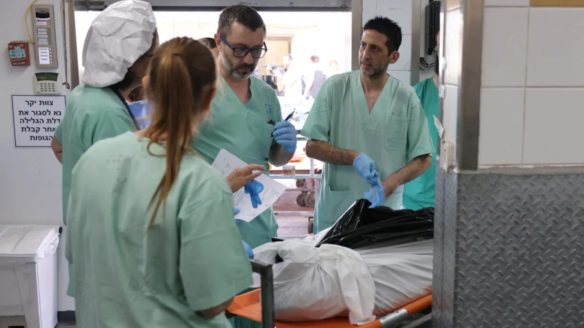 Σοκάρουν οι ιατροδικαστές: «Οι άνθρωποι κακοποιήθηκαν τόσο βάναυσα από τη  Χαμάς που δεν αναγνωρίζονται» – Μαλεβιζιώτης