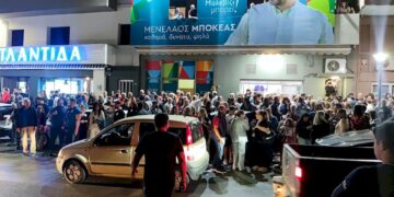 Πανηγυρικό το κλίμα στο εκλογικό κέντρο του Μενέλαου Μποκέα