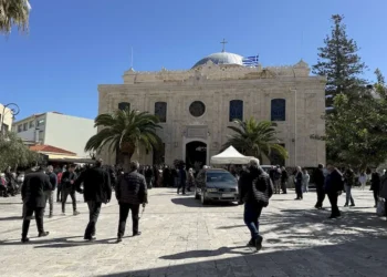 Σε κλίμα οδύνης το τελευταίο αντίο στον Βασίλη Κεφαλογιάννη – Πλήθος κόσμου στην κηδεία του γνωστού δικηγόρου (Φώτο)